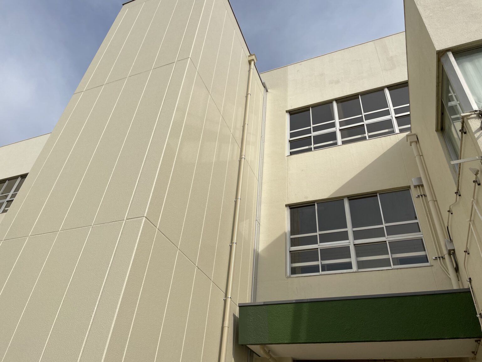 【完成】玉島小学校エレベーター棟新設工事 工栄建設